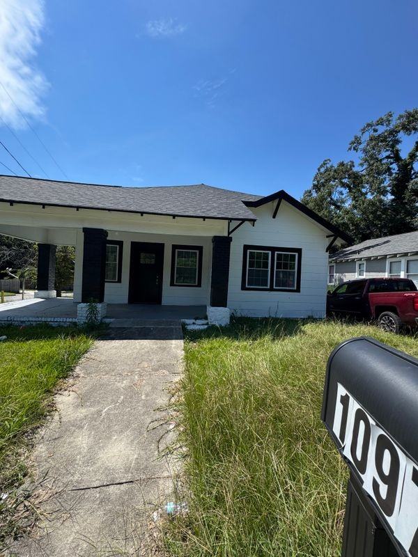 1097 Edna Pl