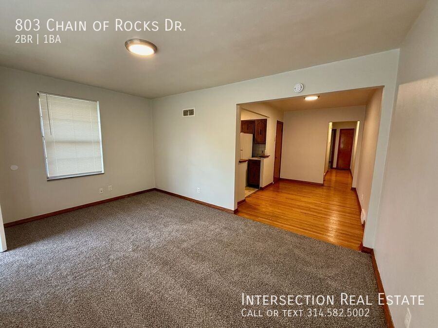 803 Chain Of Rocks Dr - Photo 2 of 13