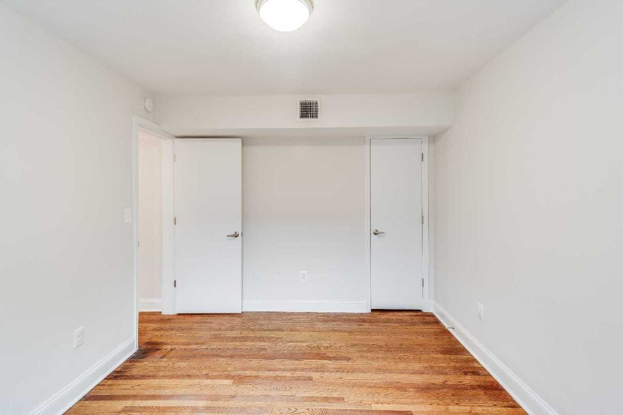 Parkview Manor - Photo 6 of 11