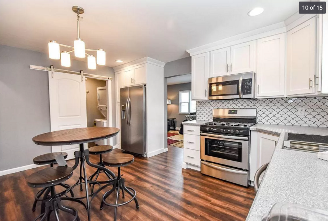 The Daisy - Photo 2 of 7