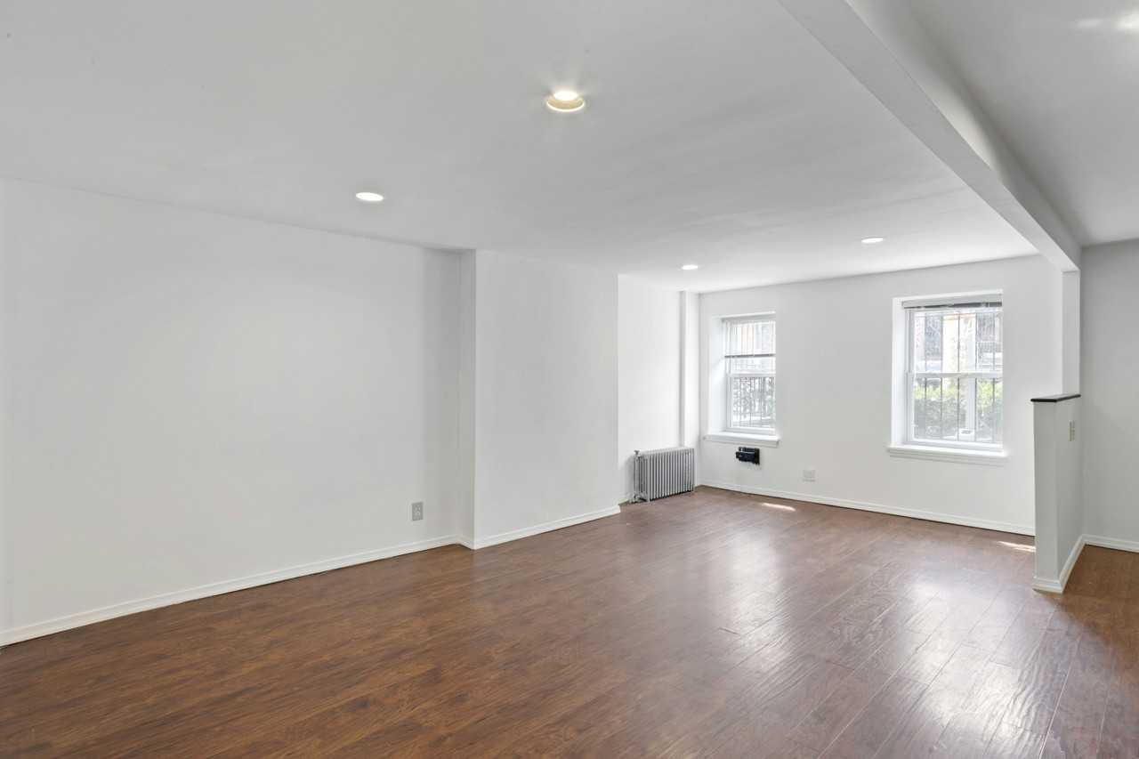 447 Degraw St - Photo 3 of 7