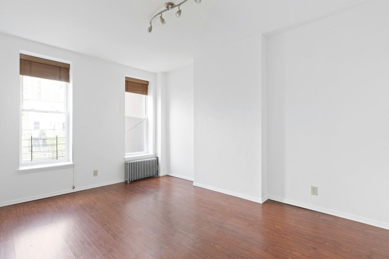 447 Degraw St - Photo 5 of 7