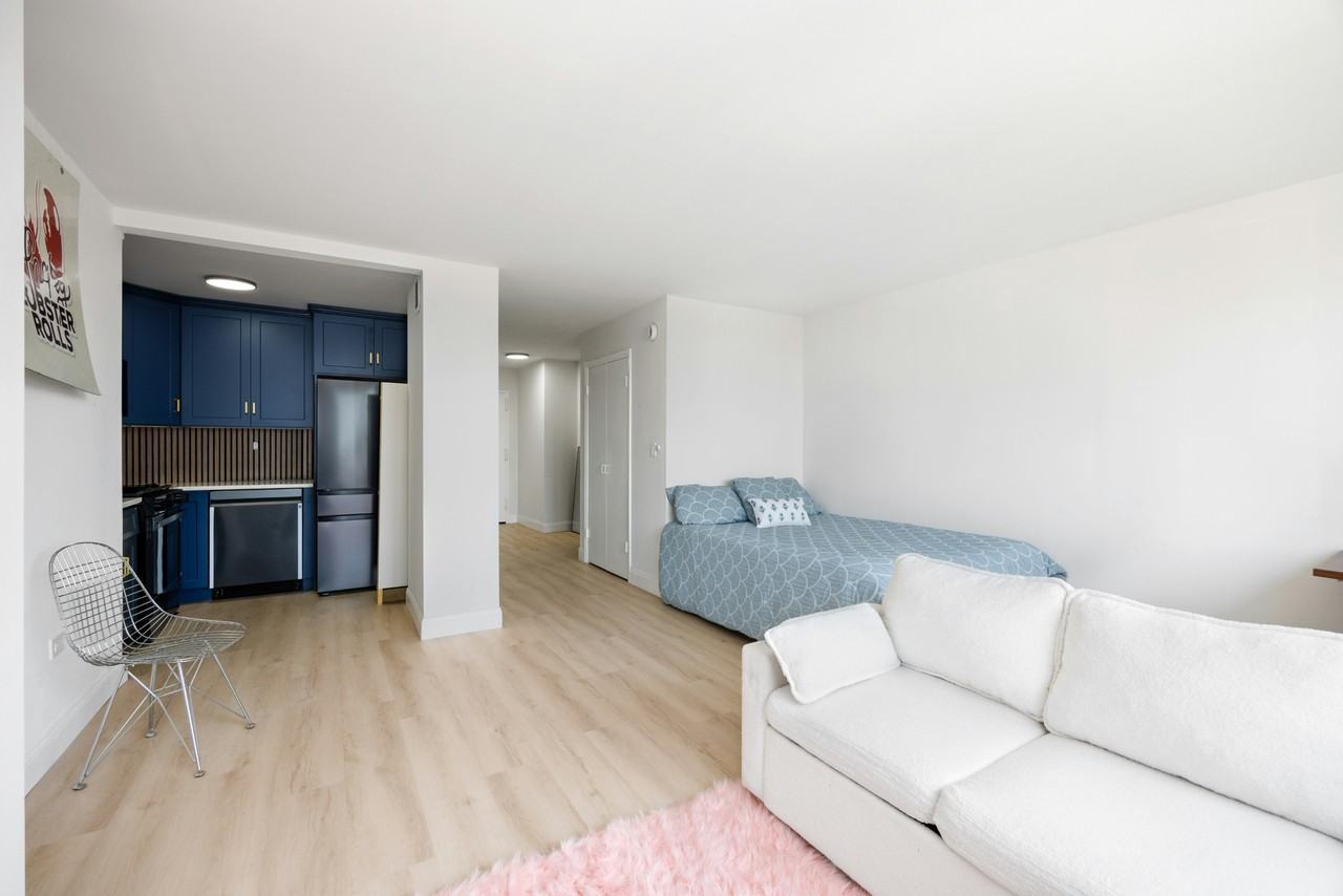 222 W 14th St #11C - Photo 2 of 11