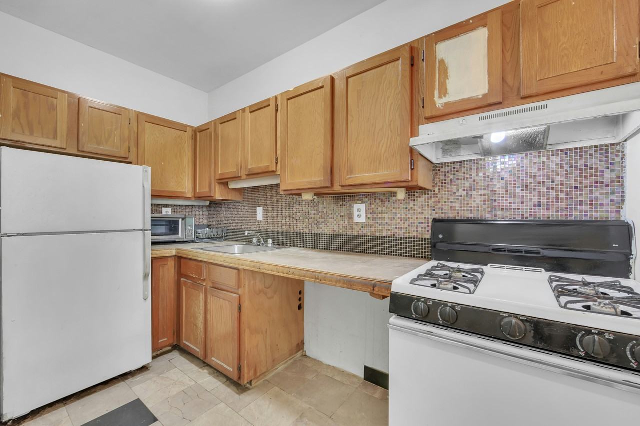 152 W 121st St #2 - Photo 3 of 8