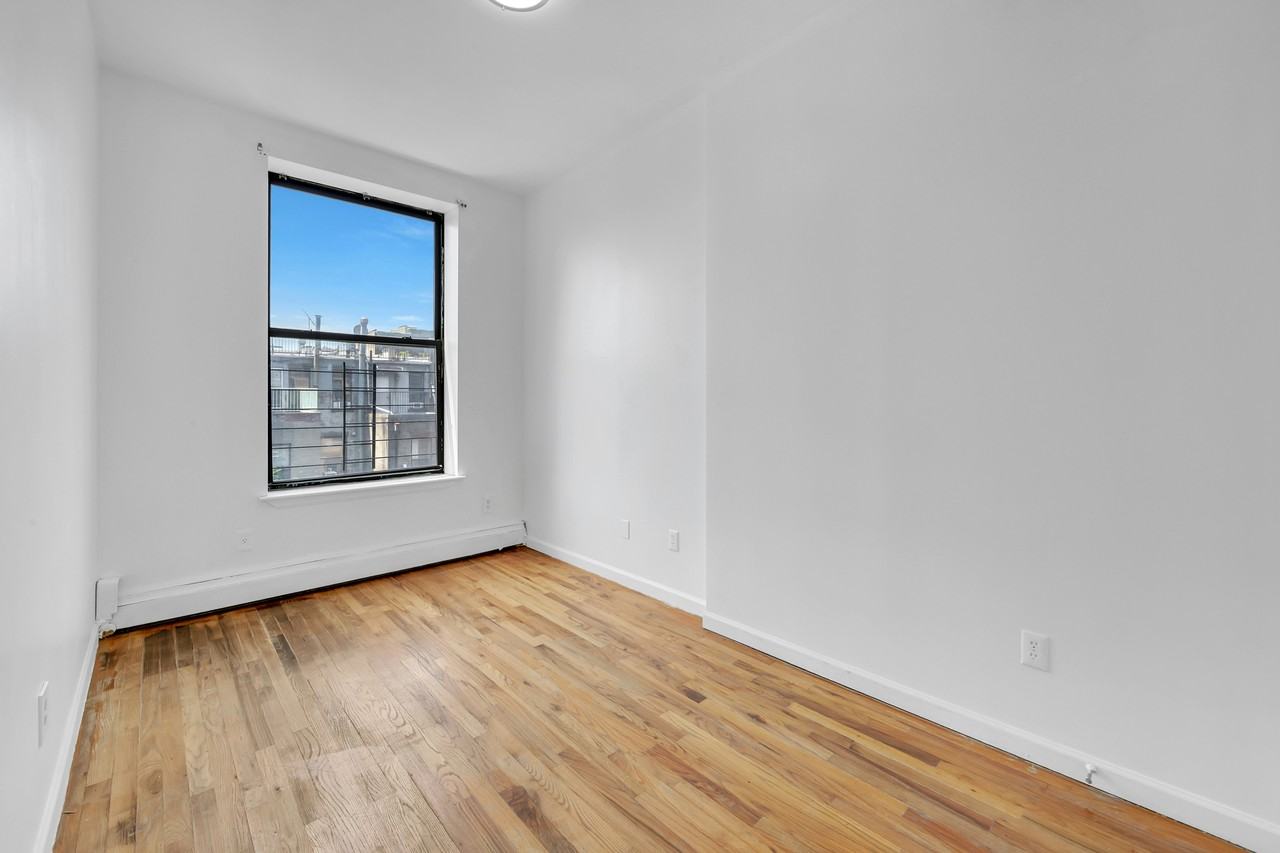 152 W 121st St #2 - Photo 4 of 8