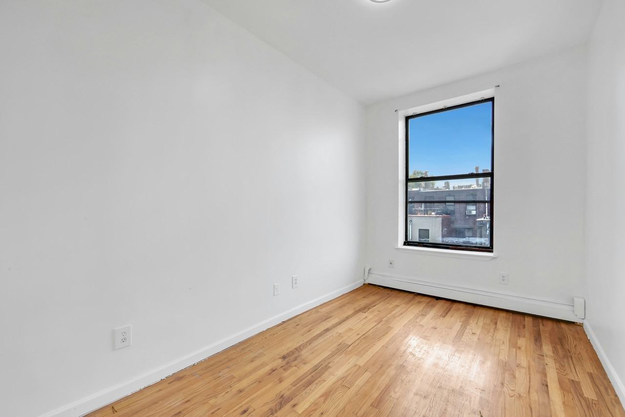 152 W 121st St #2 - Photo 6 of 8