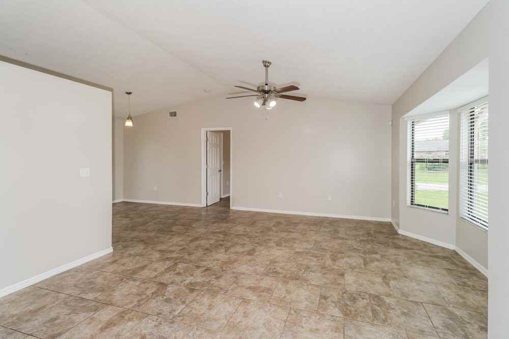 1807 Vauxhall St Nw - Photo 3 of 16