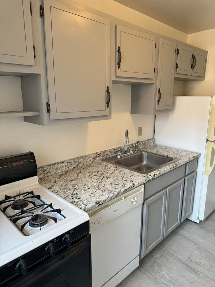 5300 Fifth - Photo 5 of 44