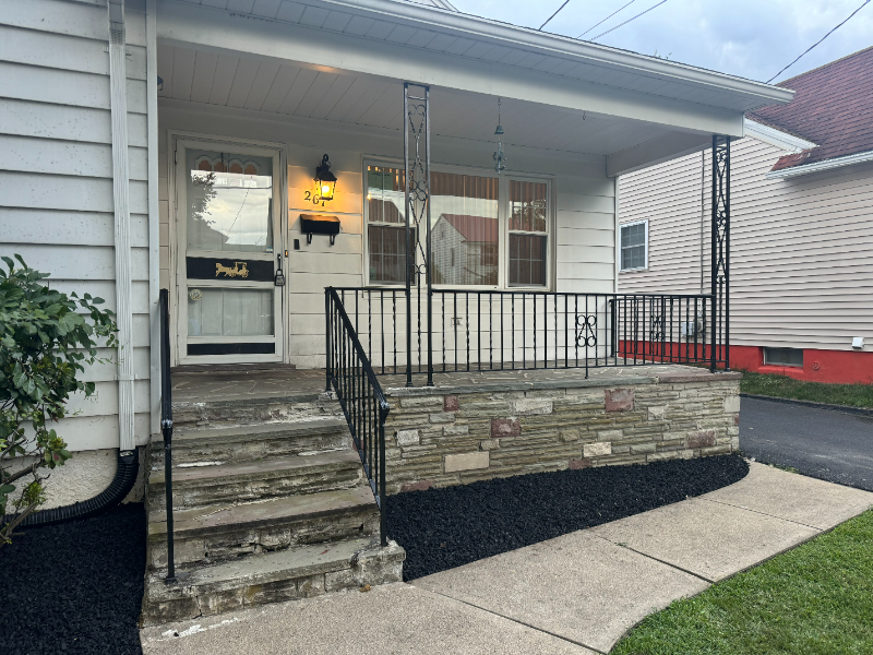 267 Simpson St - Photo 3 of 25