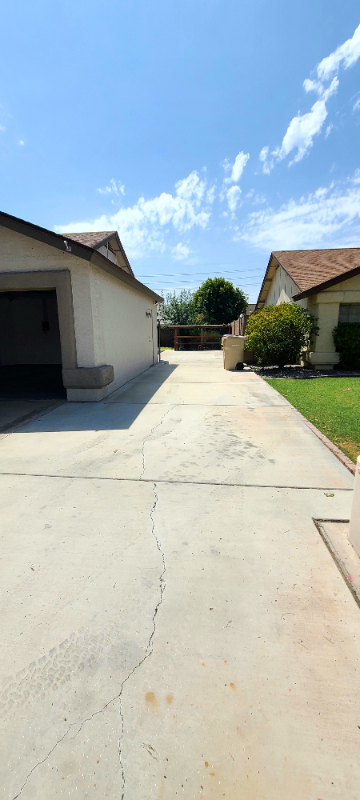 8409 W Dreyfus Dr - Photo 3 of 18