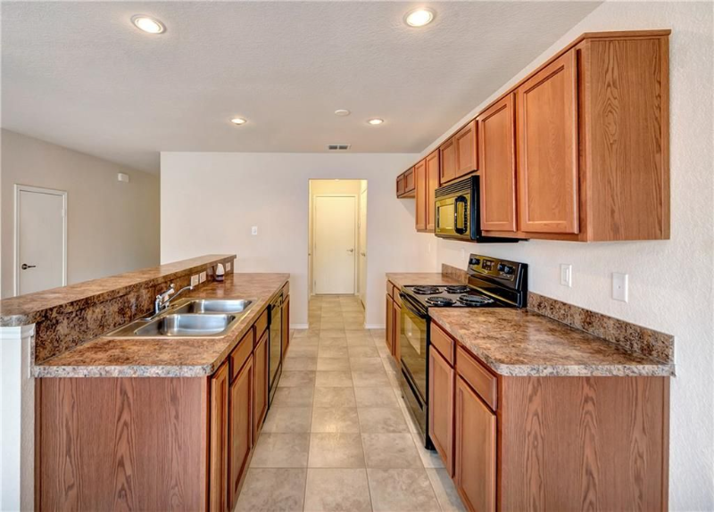 10731 Deauville Dr - Photo 3 of 12
