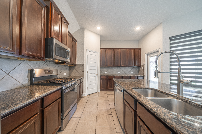 3914 Brazos Bnd - Photo 3 of 20