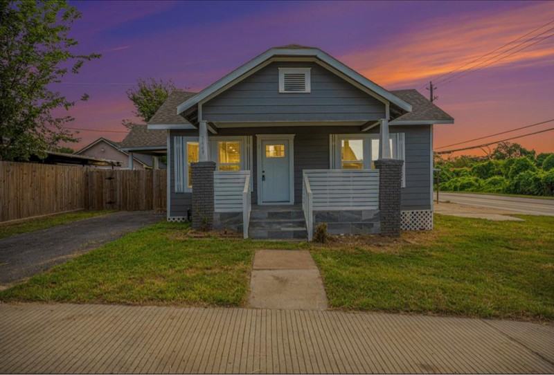 7449 Walker St - Photo 2 of 12