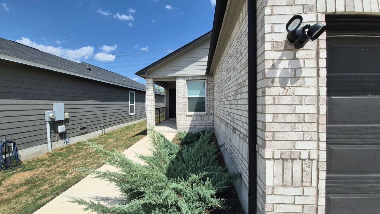 4922 Via Sonoma Trl - Photo 2 of 27