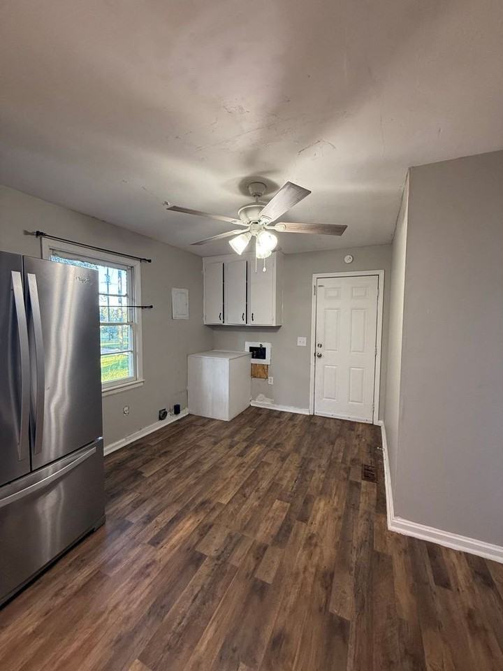 1105 Carnation Ln - Photo 3 of 12