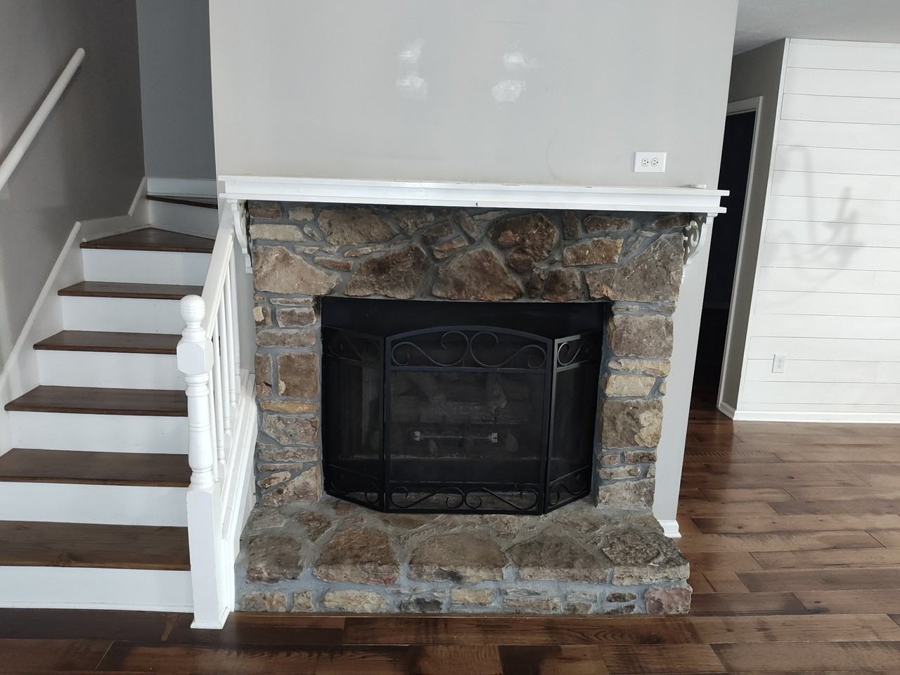 221 Saint Andrews Ct #NA - Photo 2 of 9