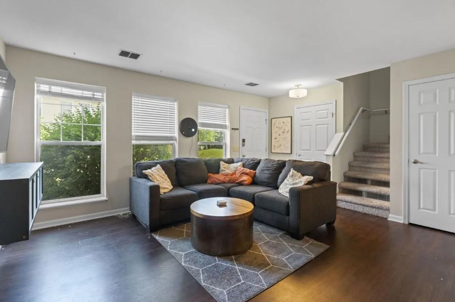 2836 Holborn Cir #2836 - Photo 3 of 7