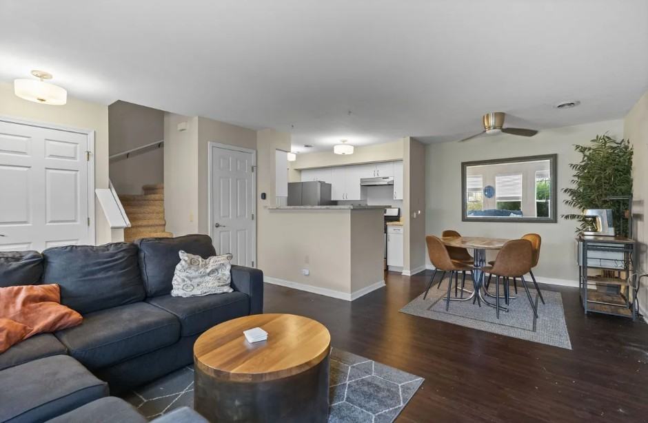 2836 Holborn Cir #2836 - Photo 4 of 7