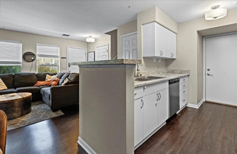 2836 Holborn Cir #2836 - Photo 6 of 7