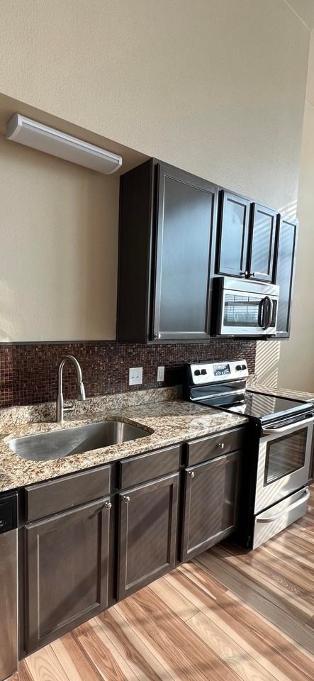 805 S 8th St #105 - Photo 2 of 5
