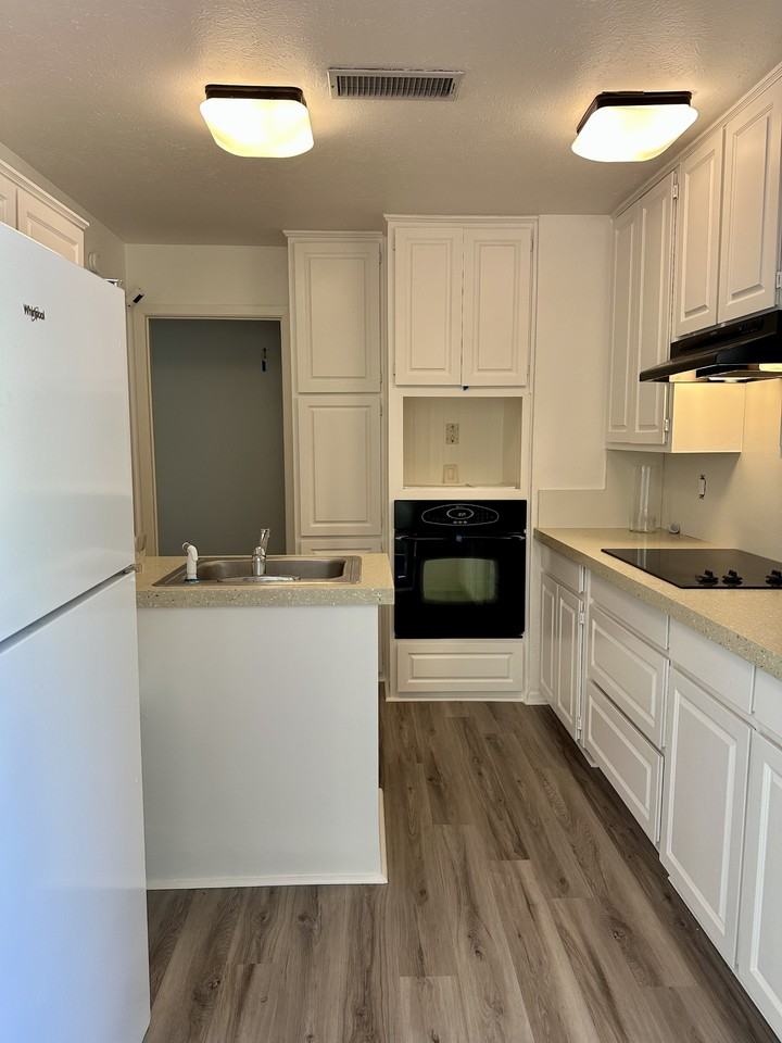 1616 Aldridge Dr #NA - Photo 3 of 30