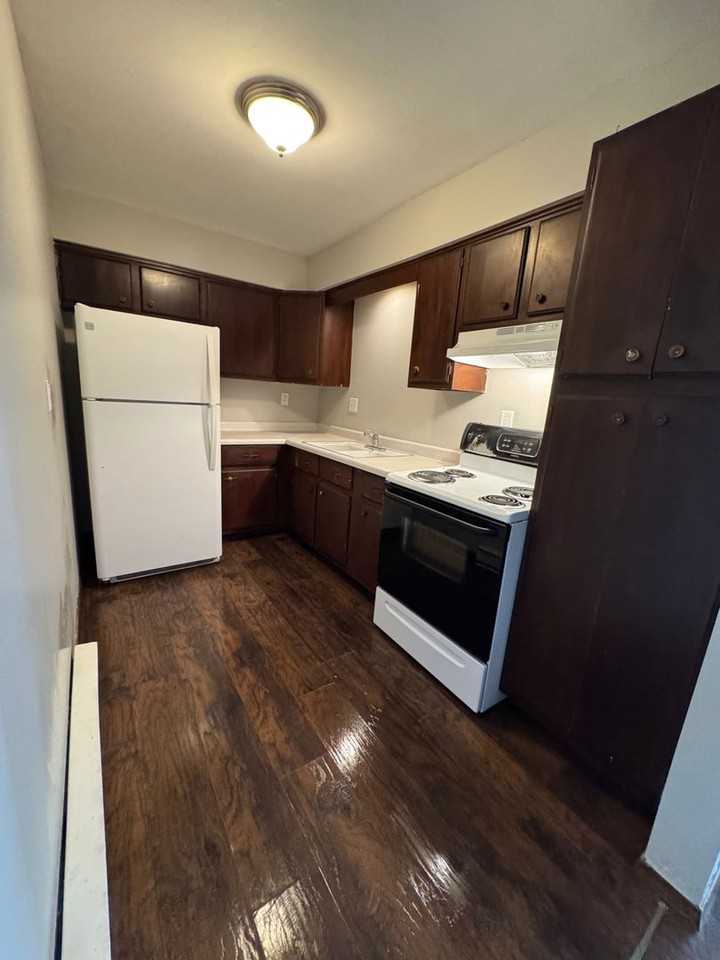 Wesleyan Apartments - Photo 6 of 9