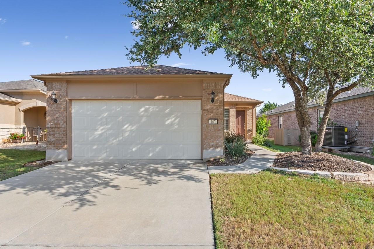 107 Martin Creek Ln - Photo 2 of 41