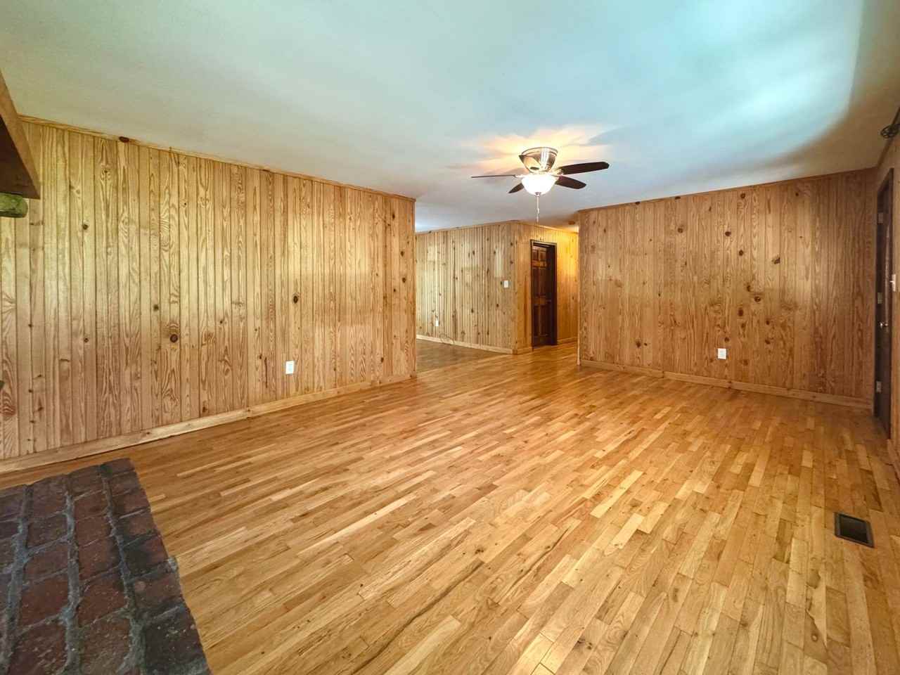 208 Violet St - Photo 2 of 20