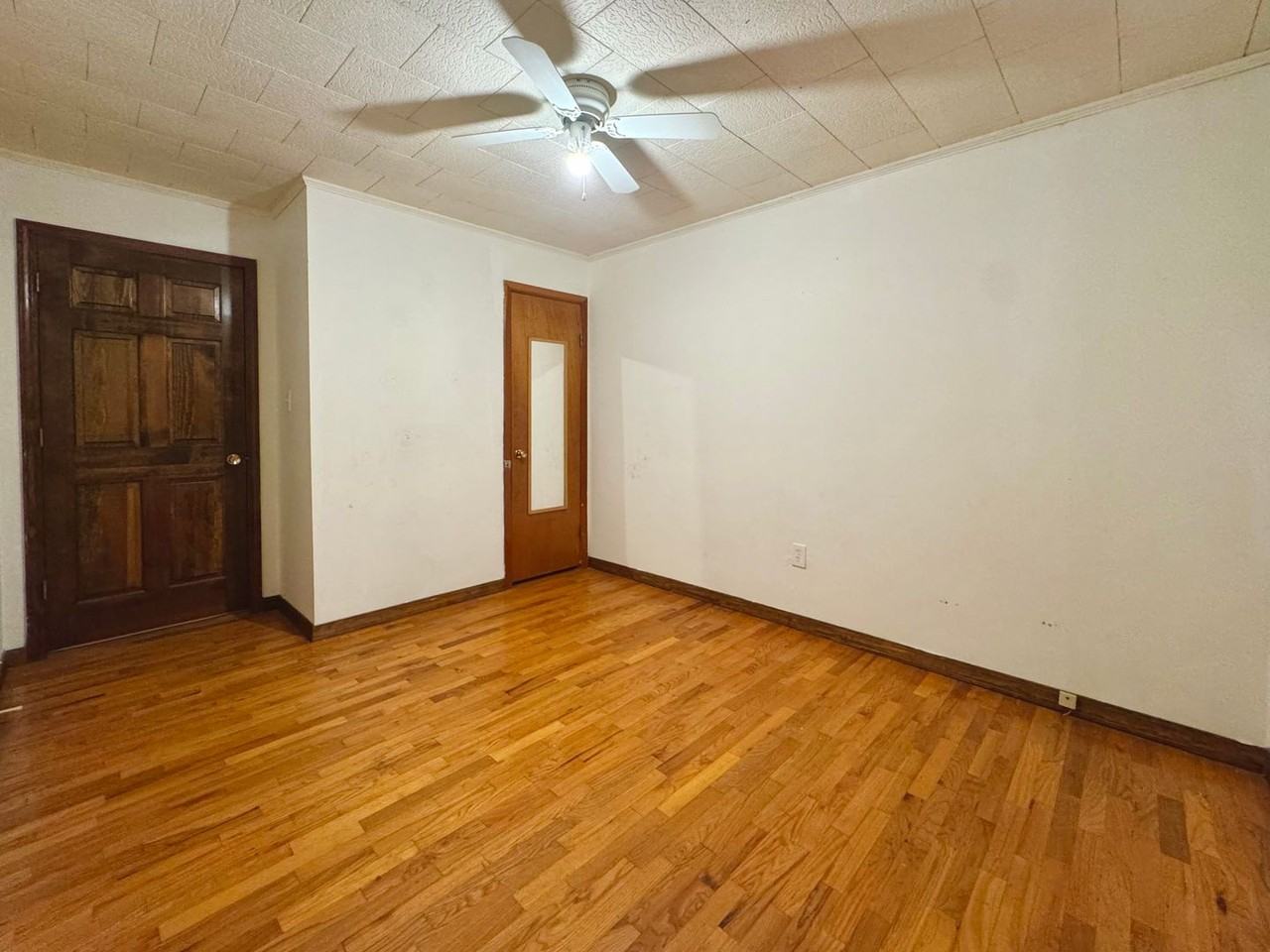 208 Violet St - Photo 3 of 20