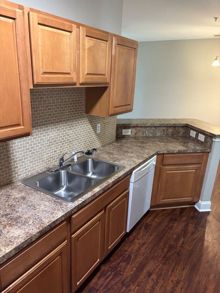 111 Portsmith Dr - Photo 7 of 33