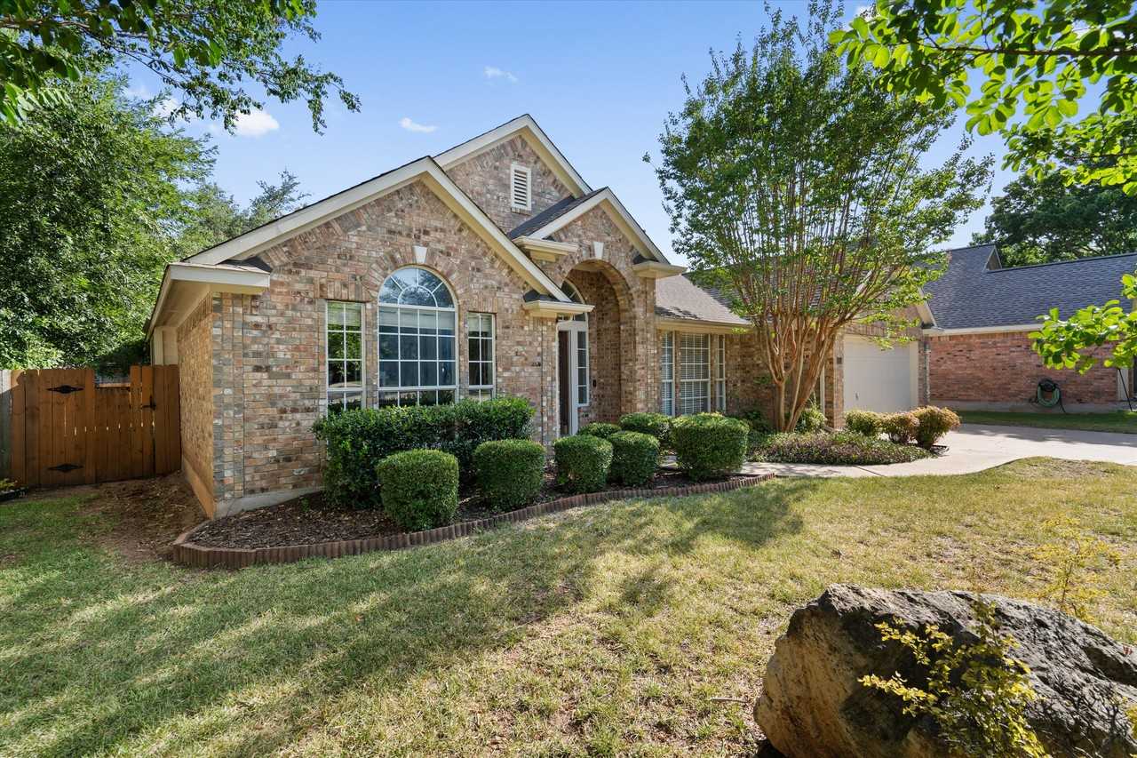 1421 Redden Cove - Photo 3 of 24