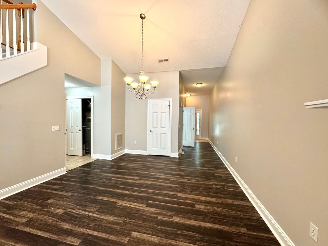 1070 Oaktree Blvd - Photo 6 of 29