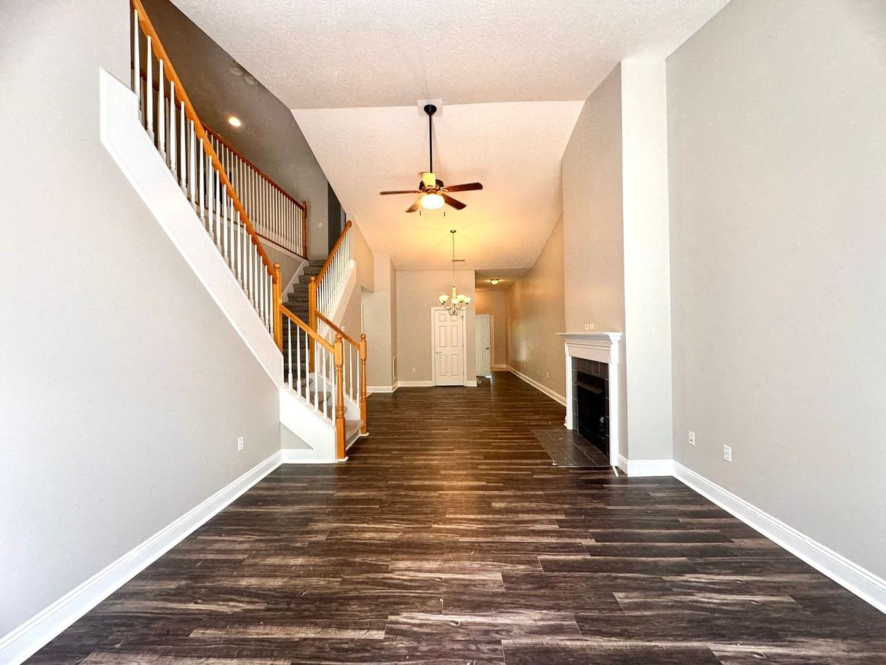 1070 Oaktree Blvd - Photo 7 of 29