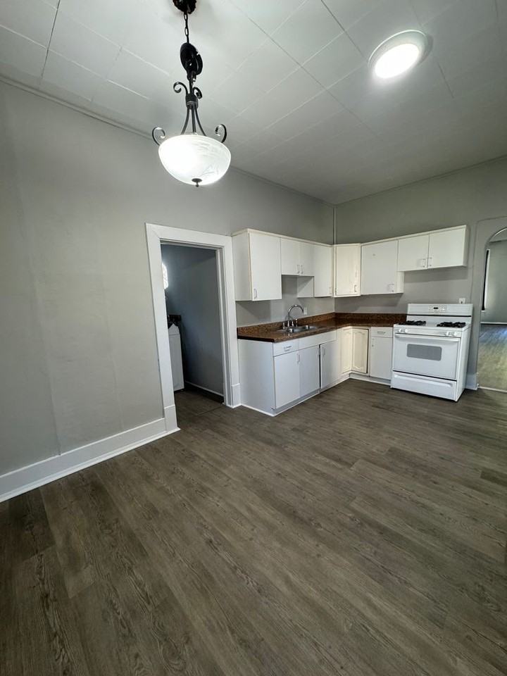 1822 Main St - Photo 2 of 24