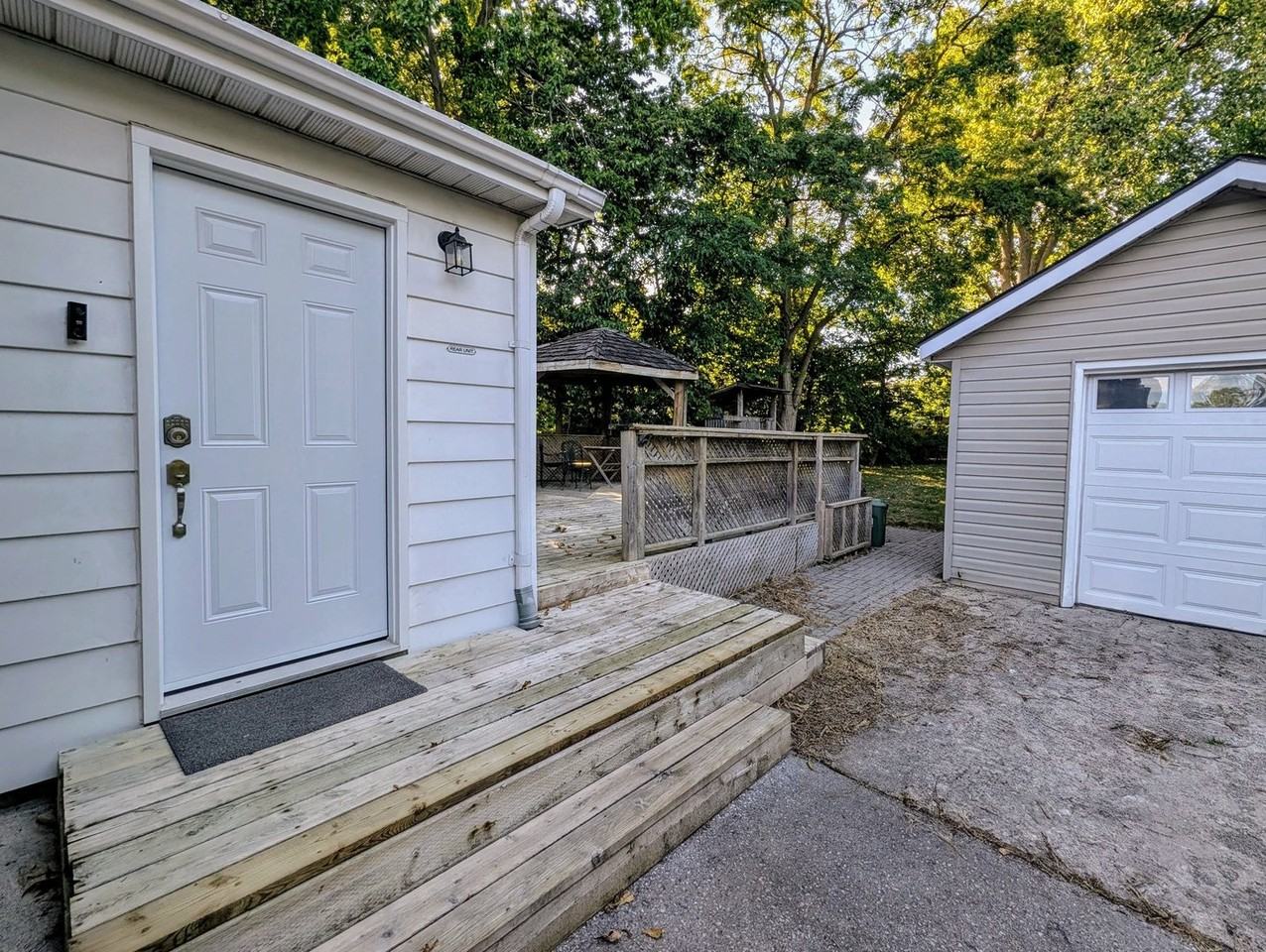 454 Hill St - Photo 2 of 14