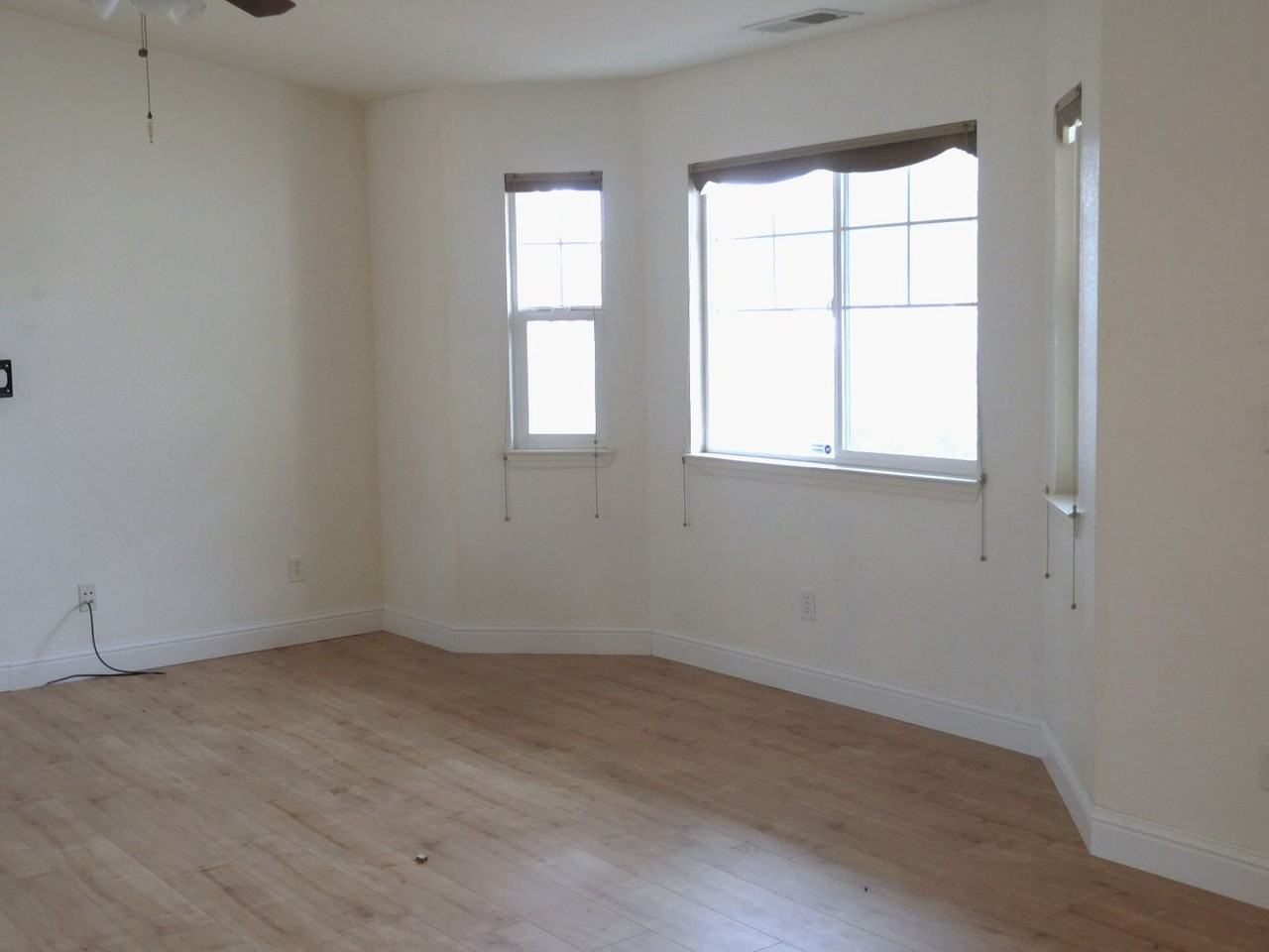 729 Clydesdale Rd - Photo 3 of 23