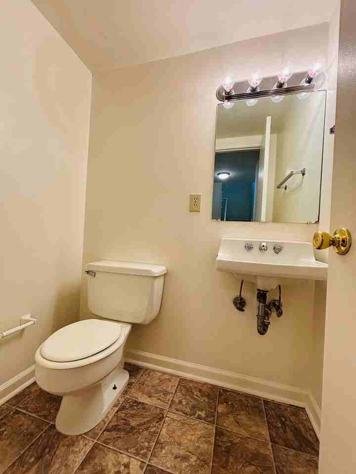 218 Huntington Ln - Photo 5 of 22