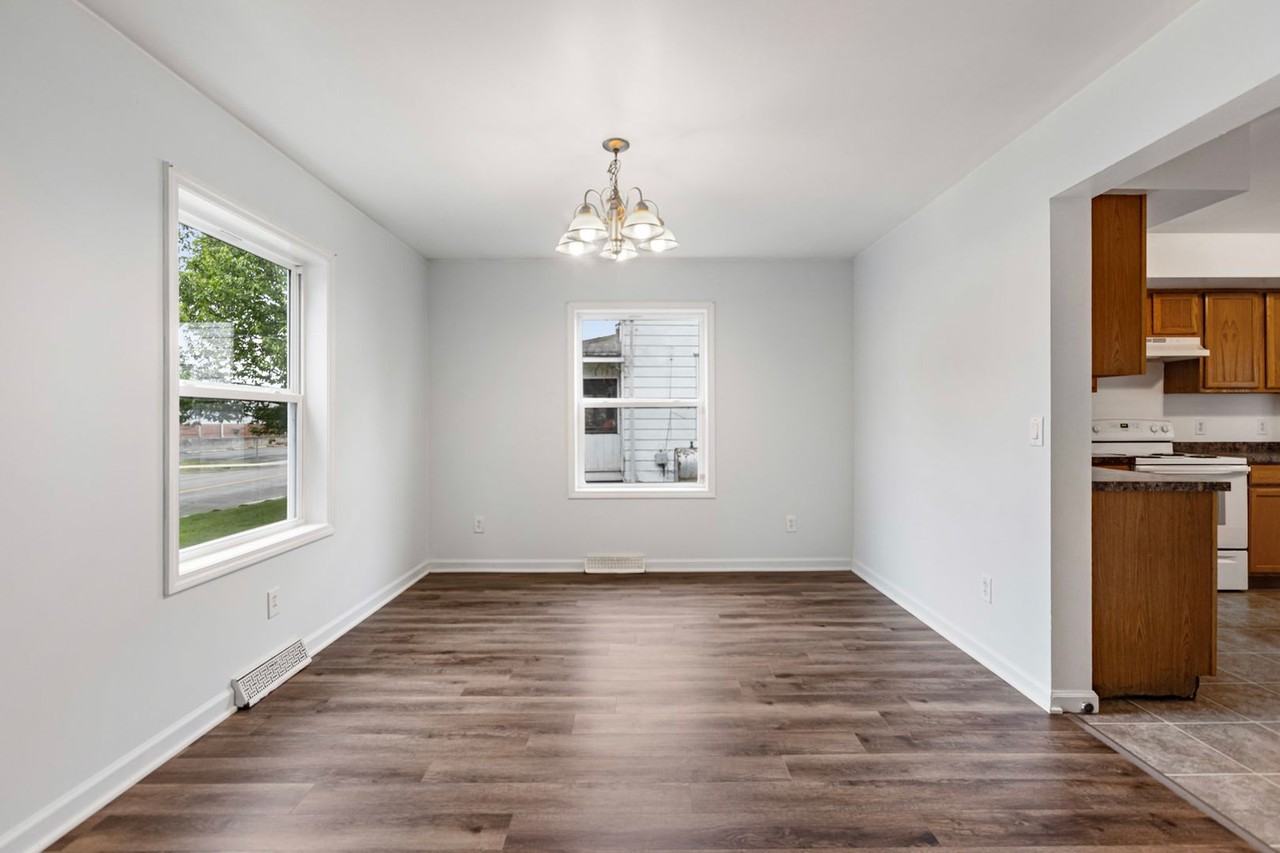 354 W Main St - Photo 5 of 20