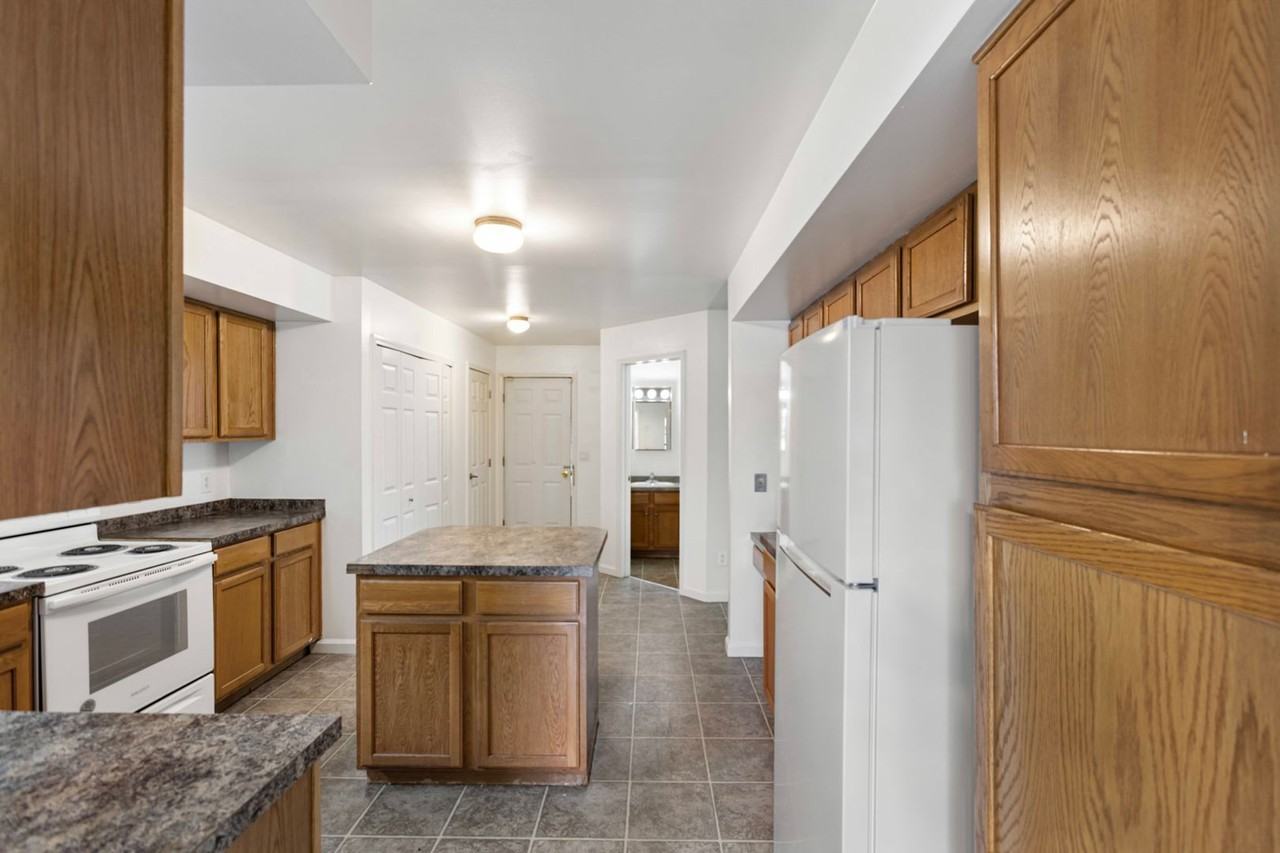 354 W Main St - Photo 7 of 20