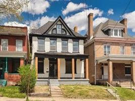 featured image of 923 Adelaide St