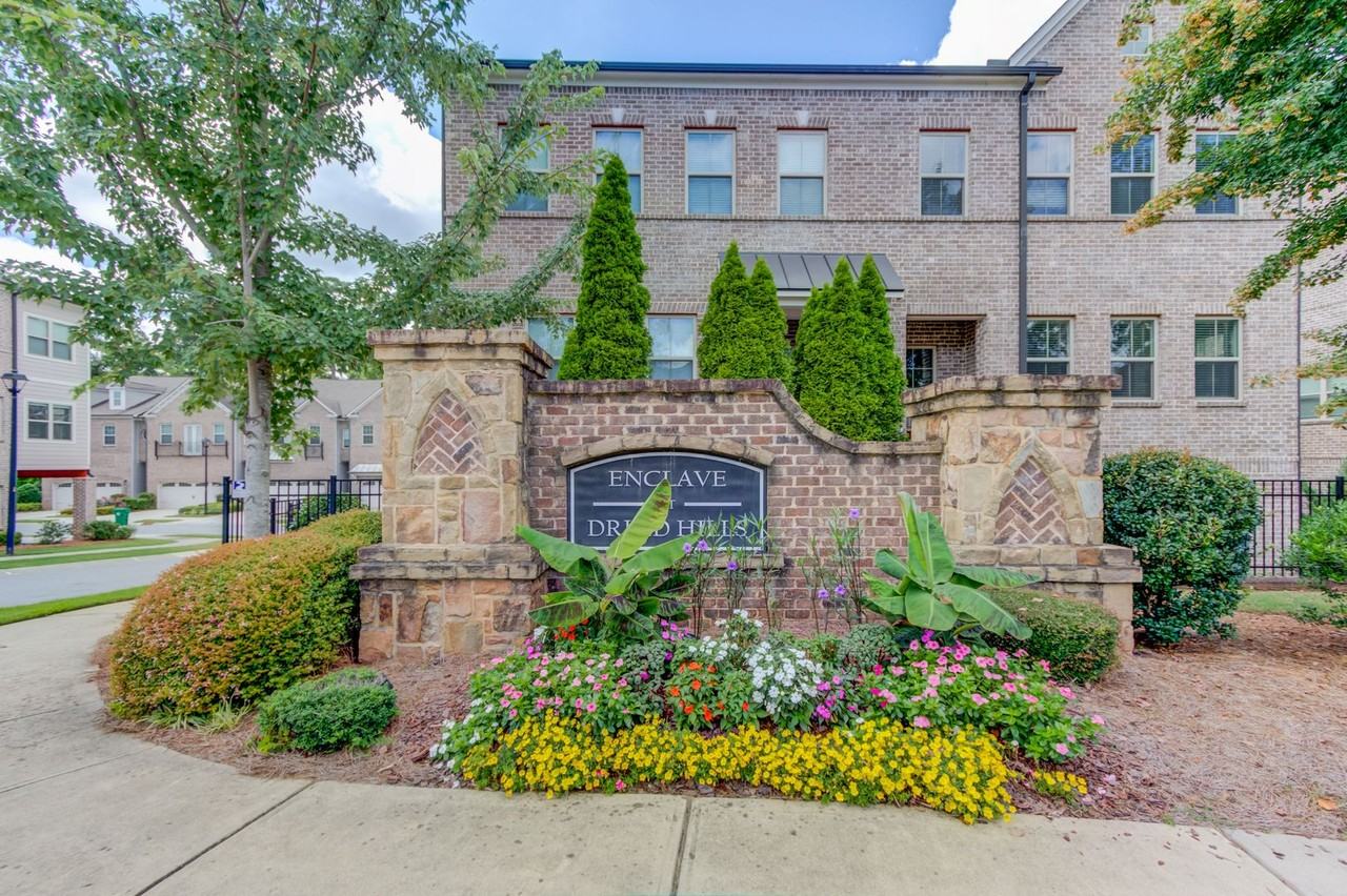 1450 Edgebrook Ct Ne - Photo 2 of 48