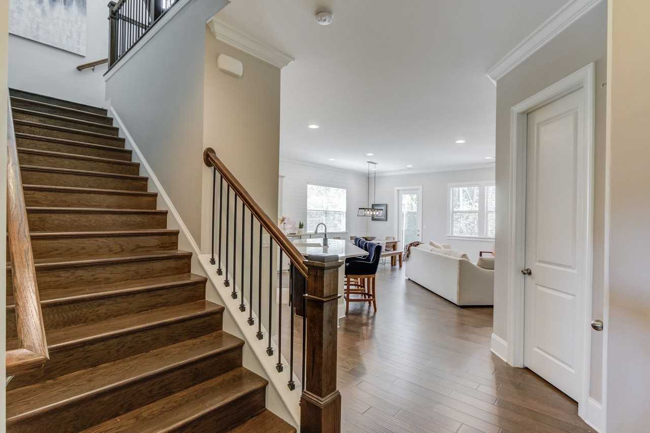 1450 Edgebrook Ct Ne - Photo 4 of 48