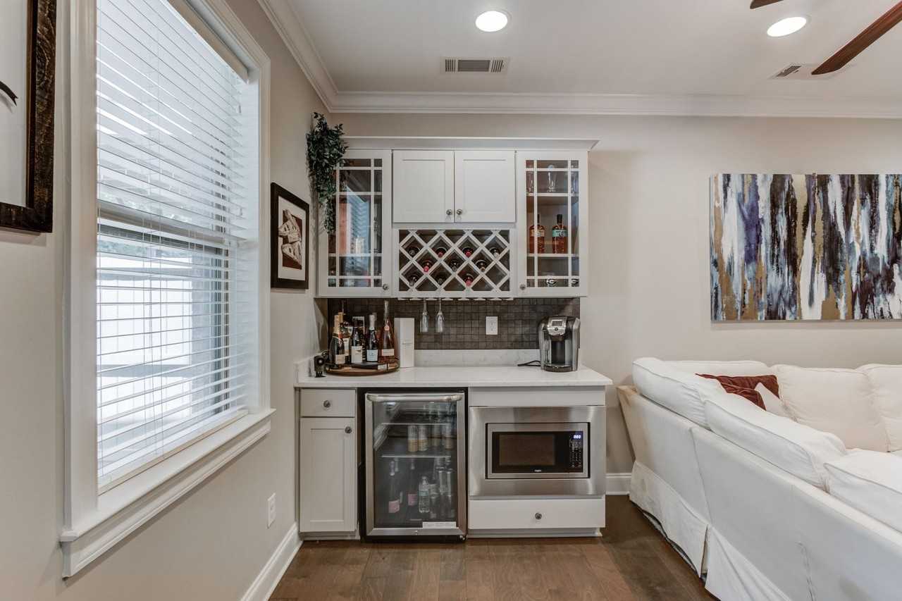 1450 Edgebrook Ct Ne - Photo 5 of 48