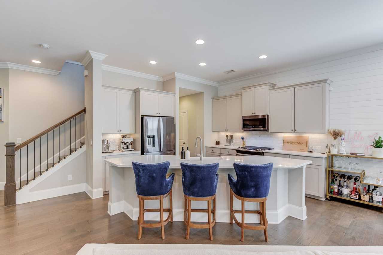 1450 Edgebrook Ct Ne - Photo 6 of 48