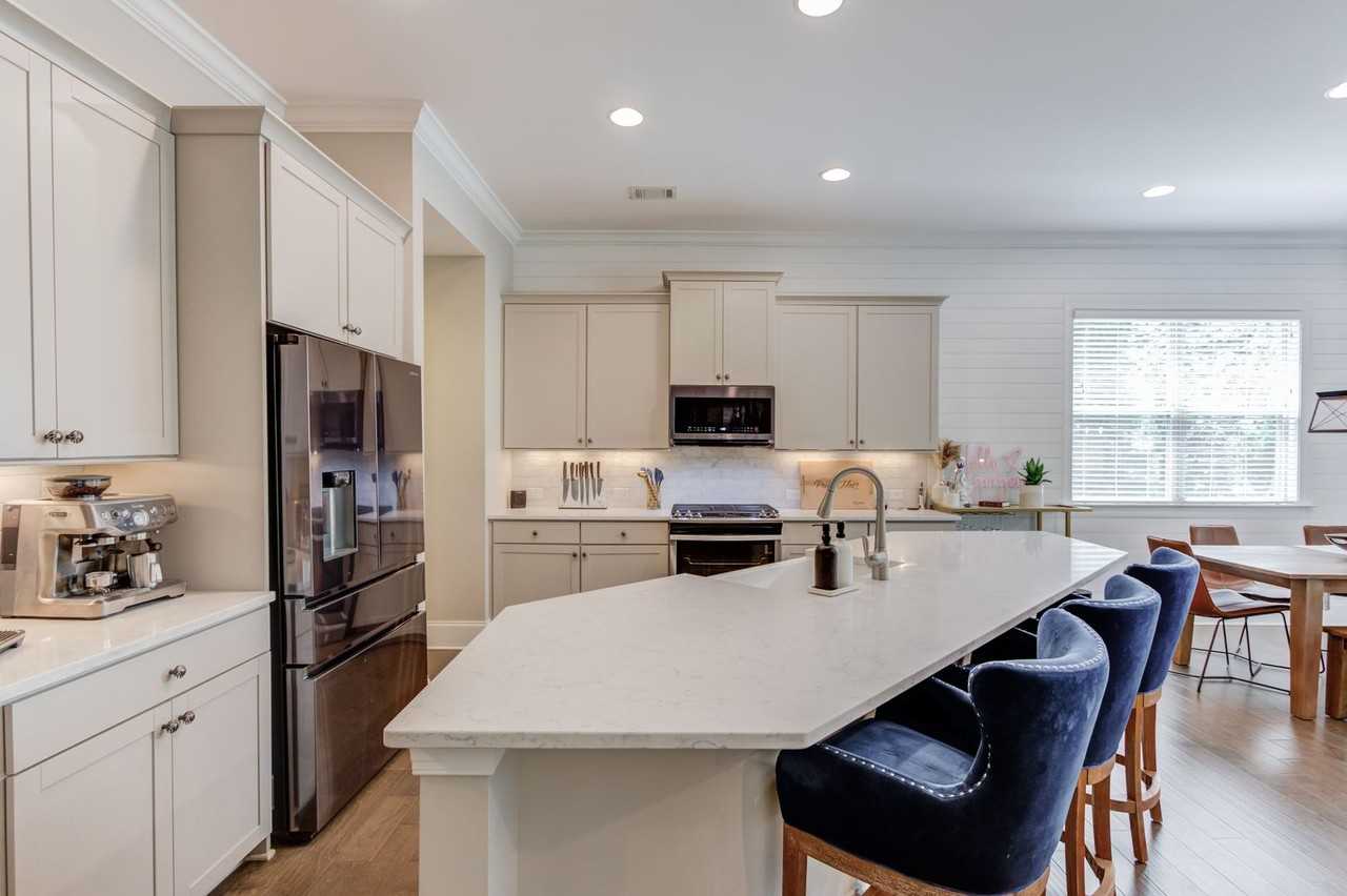 1450 Edgebrook Ct Ne - Photo 7 of 48