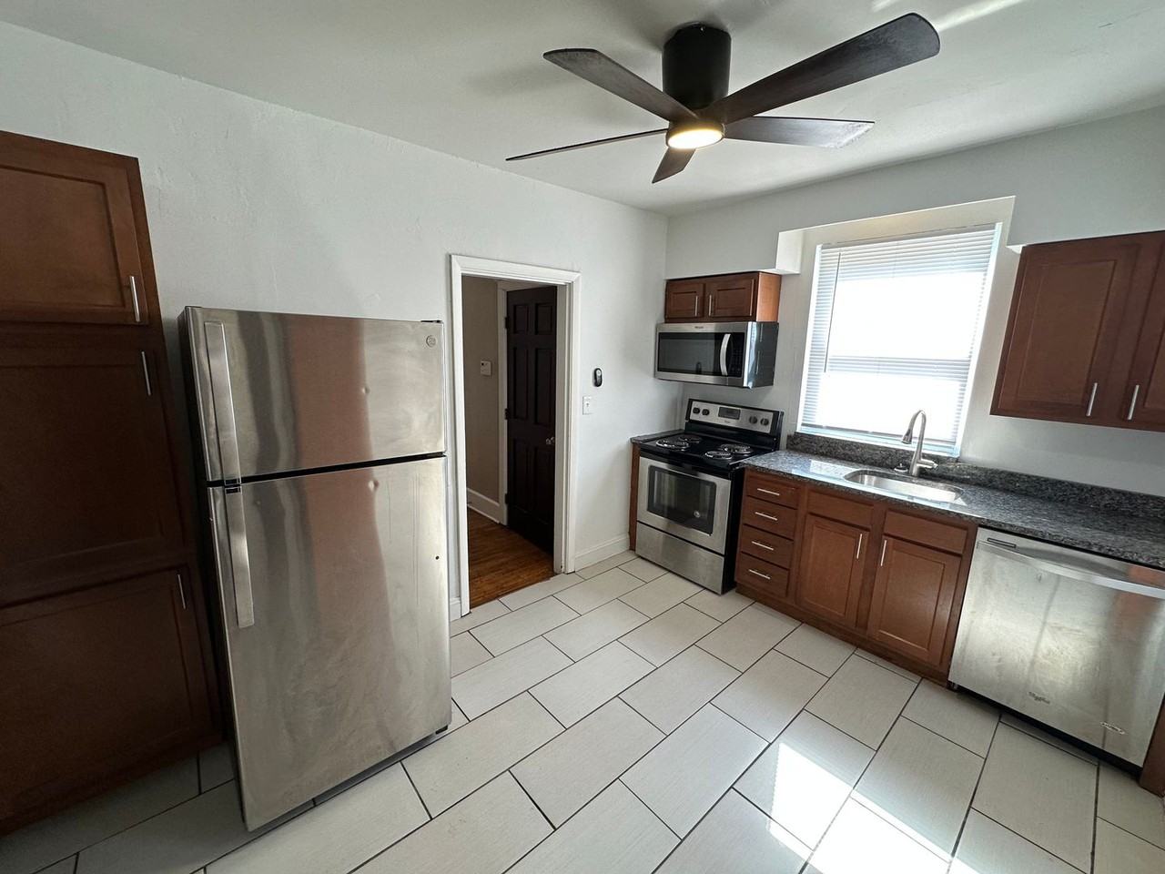 252 E 17th Ave - Photo 5 of 19