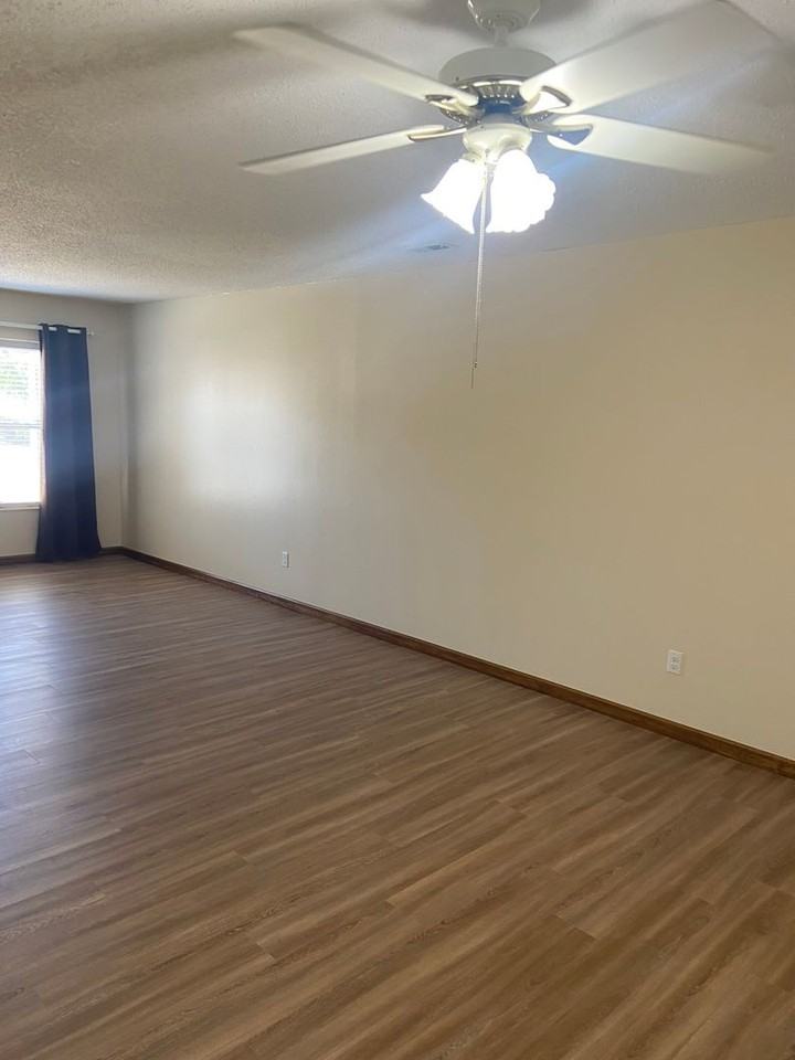 102 Inverness - Photo 2 of 15