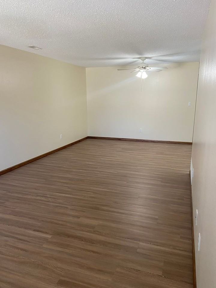 102 Inverness - Photo 3 of 15