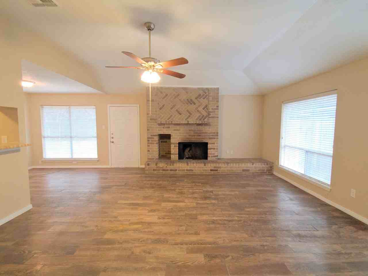 4410 Dawn Creek Lane - Photo 4 of 16