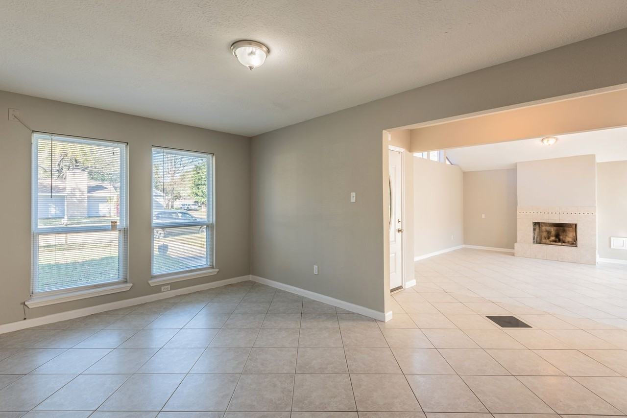 4418 Lost Spring Drive - Photo 3 of 18